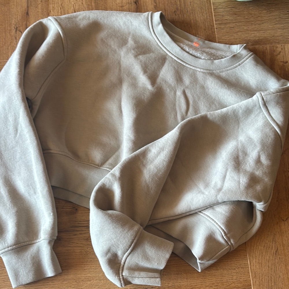 NWOT Mono B Cropped Sweatshirt